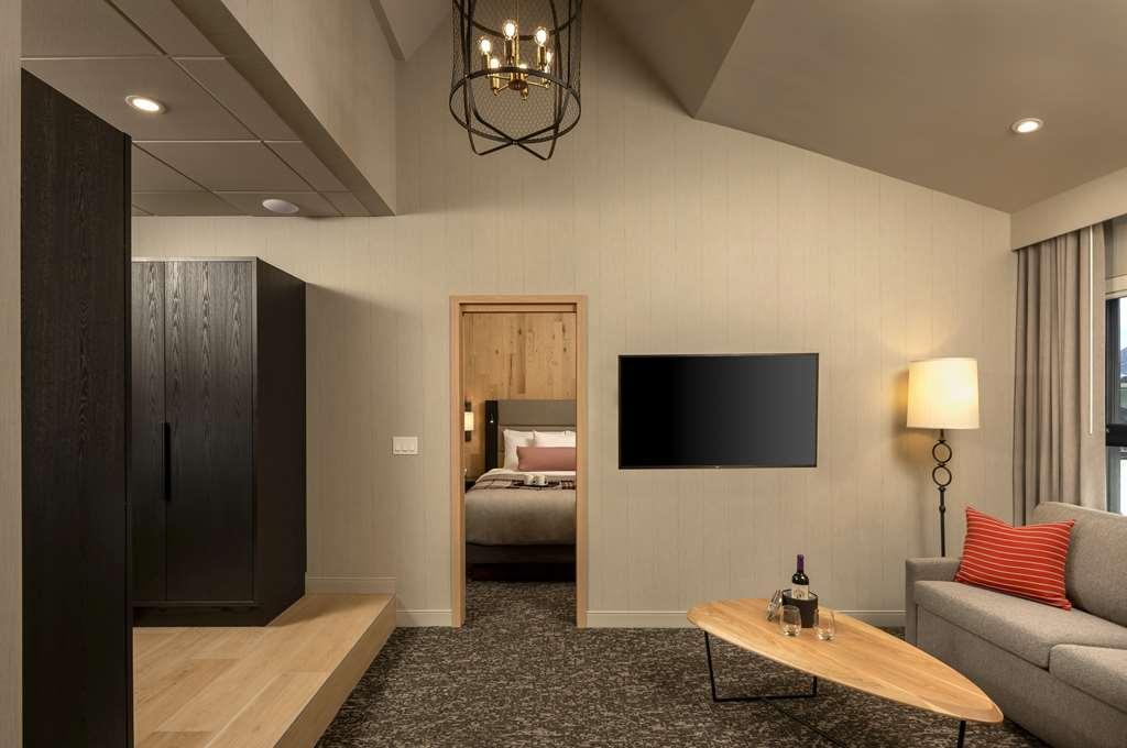 Peaks Hotel And Suites Μπανφ Δωμάτιο φωτογραφία