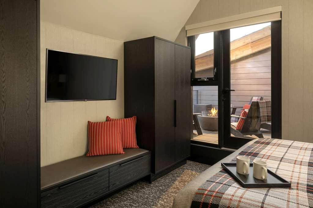 Peaks Hotel And Suites Μπανφ Δωμάτιο φωτογραφία