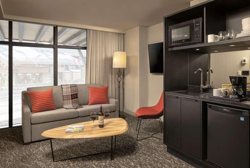 Peaks Hotel And Suites Μπανφ Δωμάτιο φωτογραφία