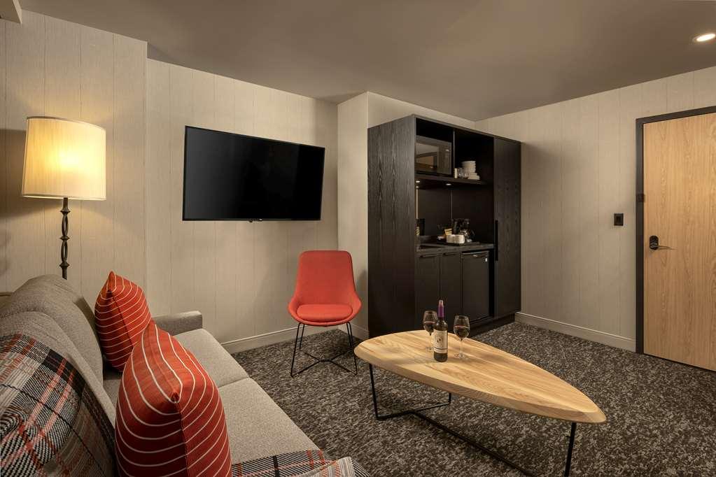 Peaks Hotel And Suites Μπανφ Δωμάτιο φωτογραφία